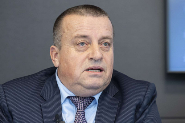 Mesca in Kordiša vabi na delo v podjetje, da premislita o molznih kravah